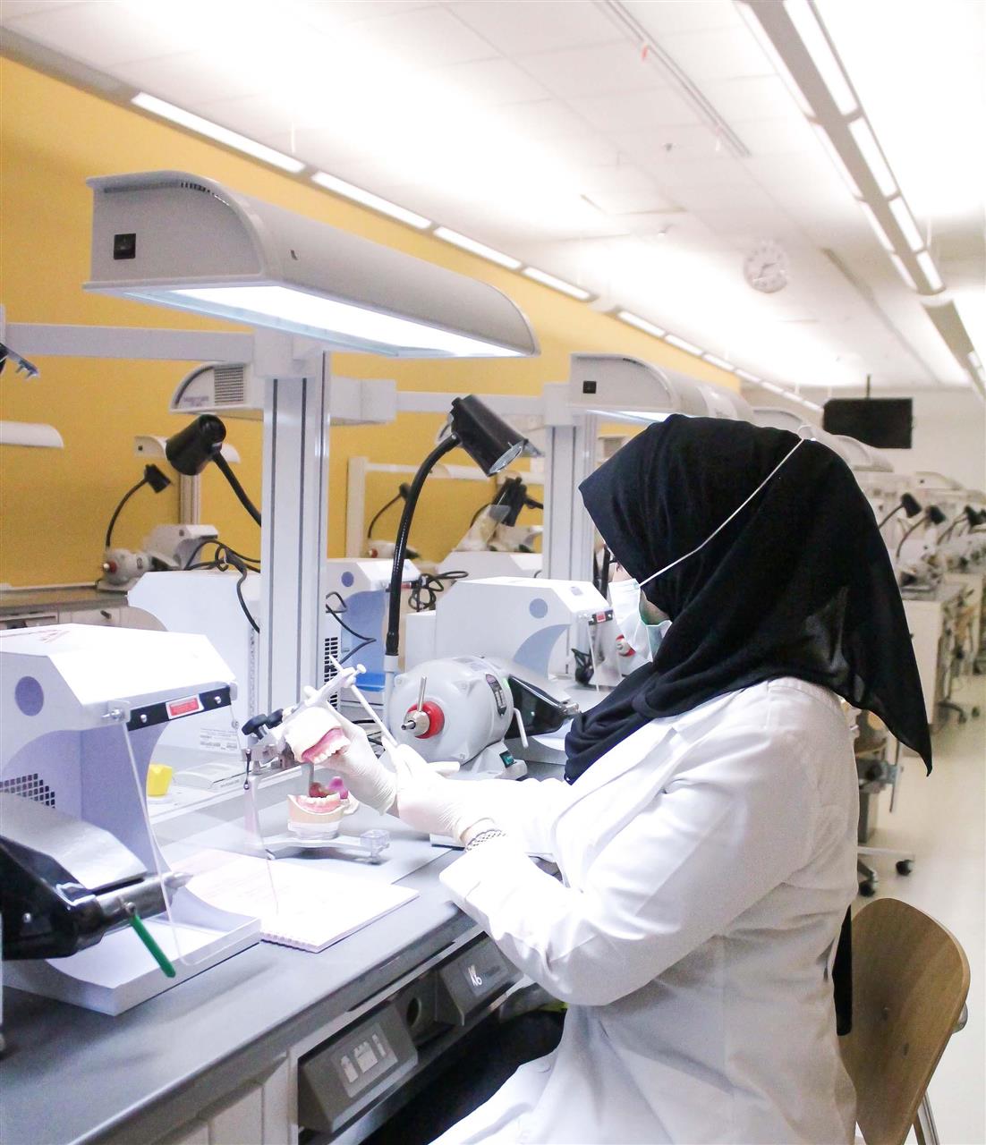 تمكين المرأة: تعتبر المرأة السعودية ركيزة أساسية في دفع عجلة التنمية وبناء المجتمع - معنى تمكين المرأة