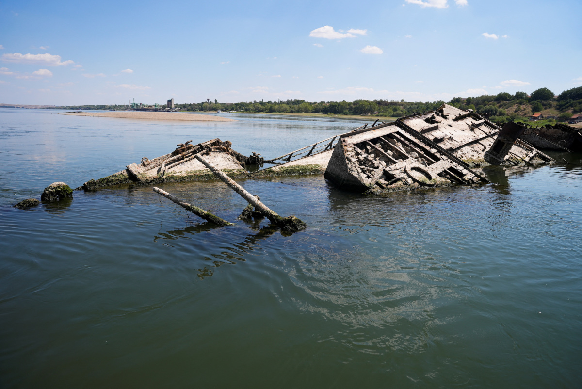 “الدانوب” ينحسر عن سفن غرقت خلال الحرب العالمية